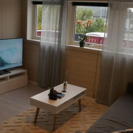 Nyrenovert Leilighet Med Gratis Parkering Leknes Esterno foto
