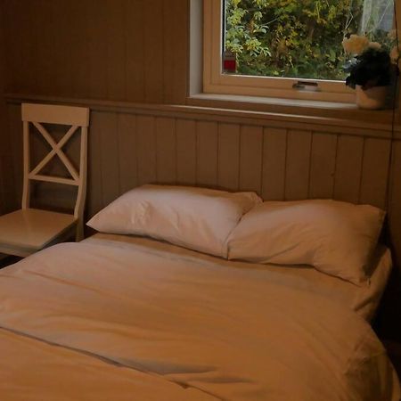 Nyrenovert Leilighet Med Gratis Parkering Leknes Esterno foto