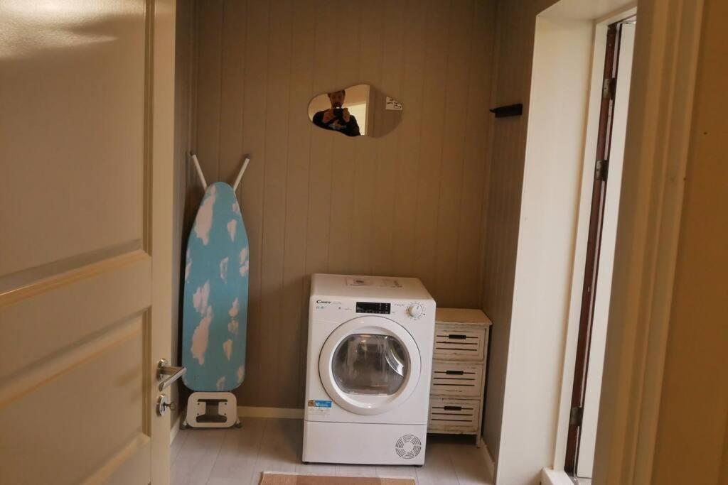 Nyrenovert Leilighet Med Gratis Parkering Leknes Esterno foto